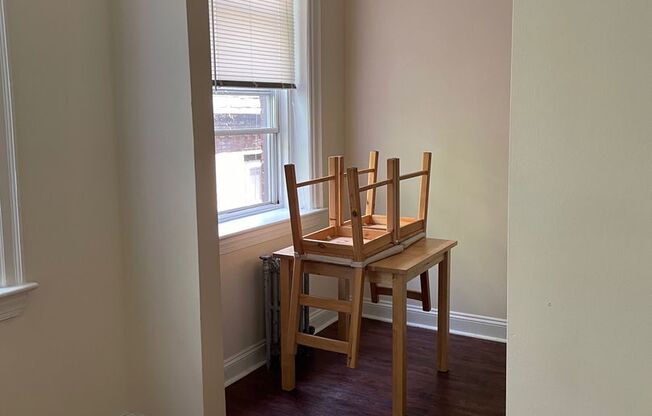 Studio, 1 bath, 296 sqft, $950, Unit 3-J