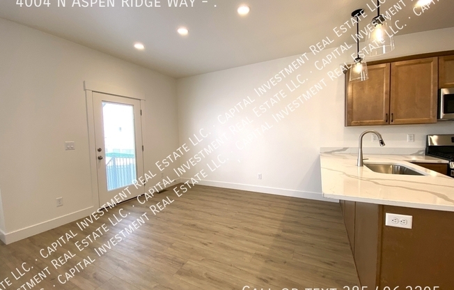 4004 N ASPEN RDG WAY