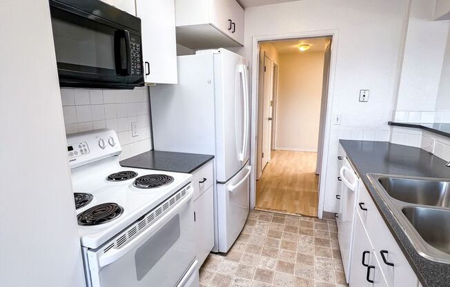 3 beds, 2 baths, 1,540 sqft, $4,895, Unit 400