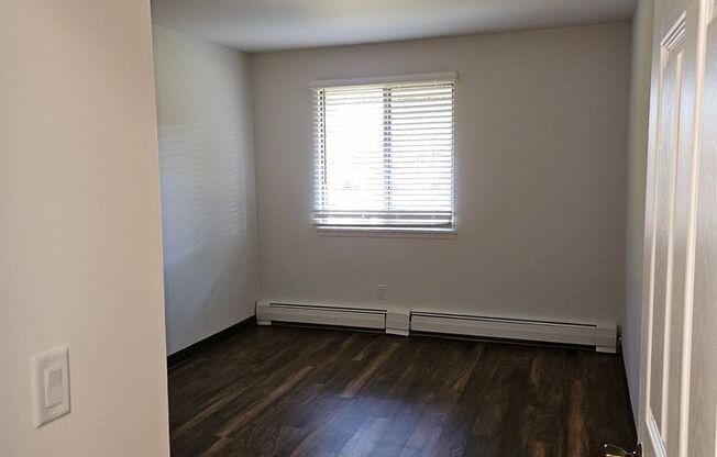 1 bed, 1 bath, 955 sqft, $1,195, Unit 33 - 205