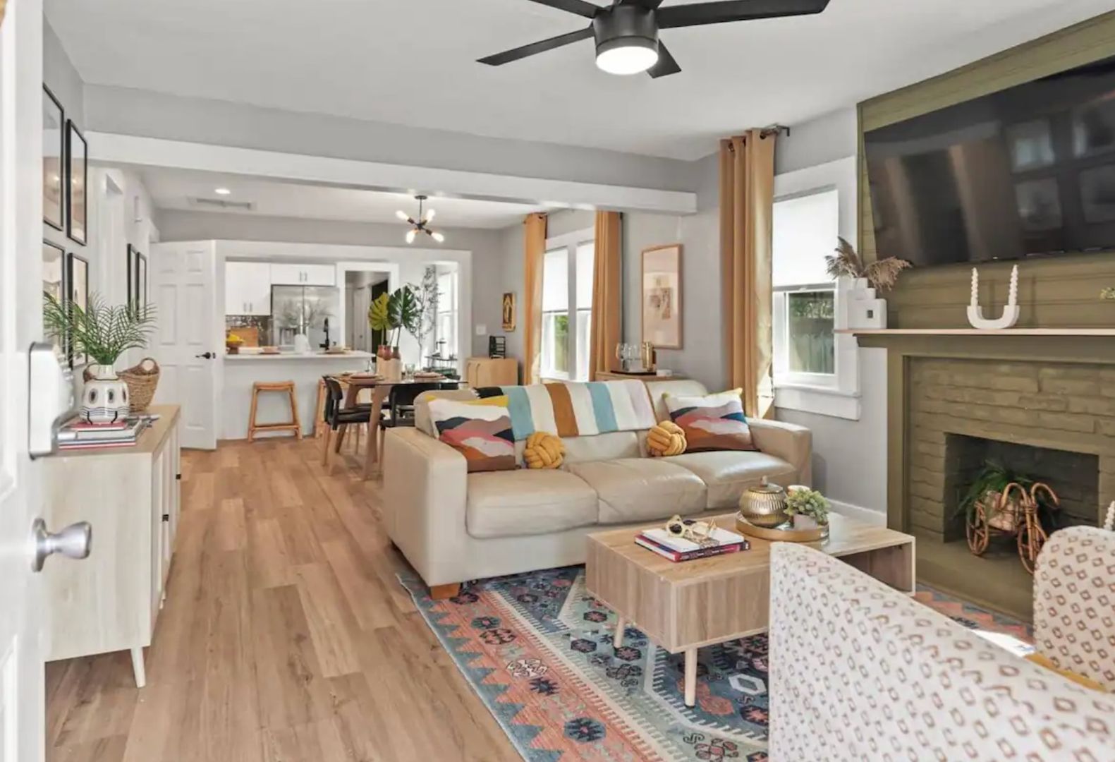 Completely furnished ready to live in just bring your suitcase