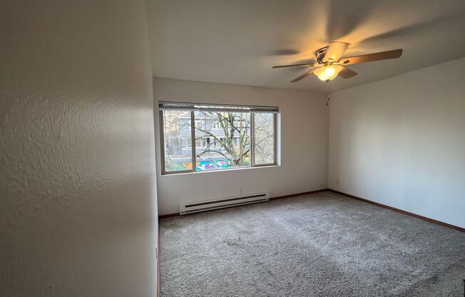 2 beds, 1 bath, 900 sqft, $1,995, Unit 210