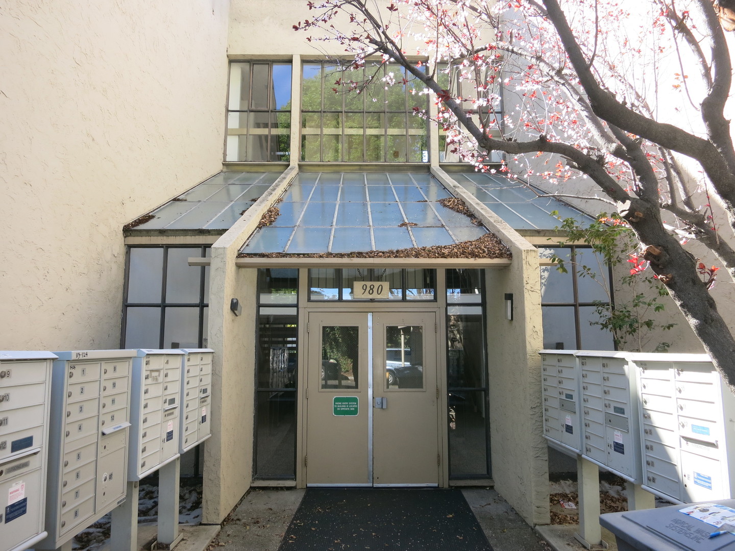 1 bedroom 1 bath condo in heart of Silicon Valley.