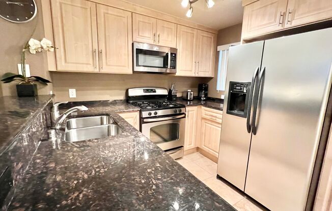 Meridian 1 Bed | 1 Bath Meridian Fully Furnished Luxury Condo with Strip View.