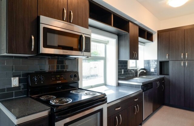 Park Place Apartments | 877 East Park Street