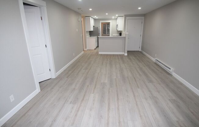 REMODELED KIRKLAND 2 BED CONDO FOR RENT W POOL; AVAILABLE NOW!