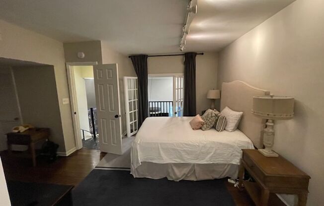 3 beds, 3 baths, $4,195, Unit Unit # 5
