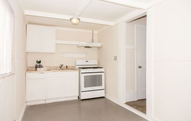 2 beds, 1 bath, $900, Unit 26 Franklin Avenue Unit A