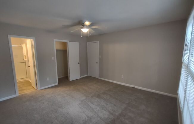 Pristine Duplex Home Located in the Lincolnshire Community!