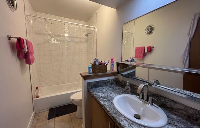 1 bed, 1 bath, $1,015, Unit 17