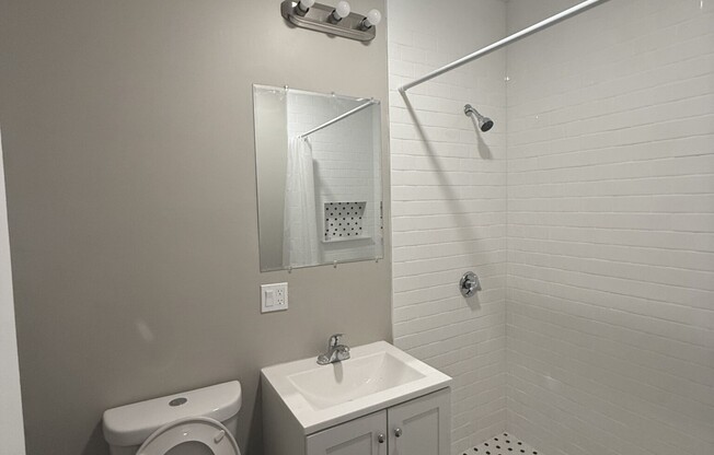 1 bed, 1 bath, $2,700, Unit 13