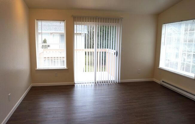 2 beds, 1 bath, 880 sqft, $1,695, Unit #4