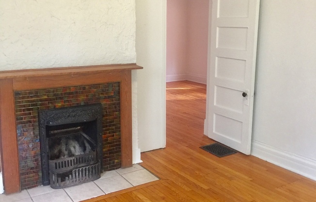 2 beds, 1 bath, $1,350, Unit 1