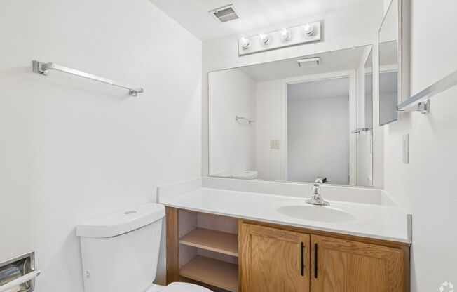 2 beds, 1.5 baths, 925 sqft, $1,750, Unit 4-14806