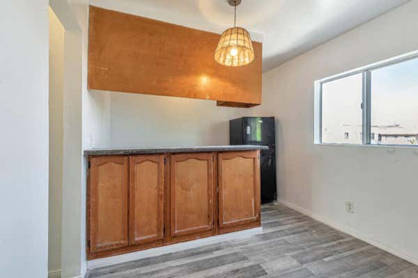 847 W 43 ST