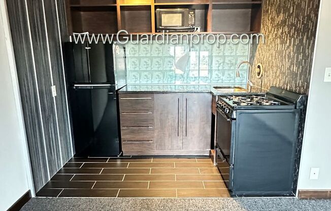 1 bed, 1 bath, $875, Unit #25