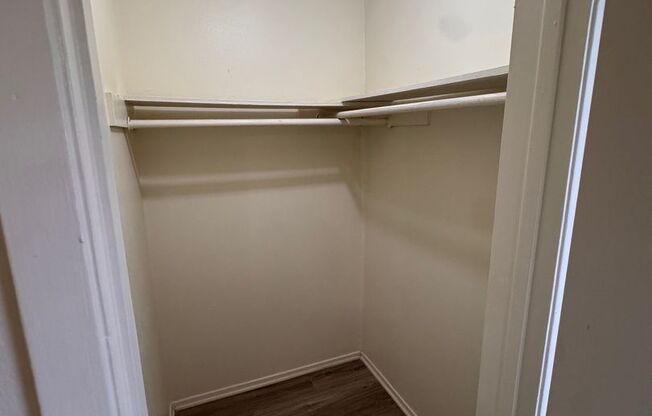 1 bed, 1 bath, 700 sqft, $1,024, Unit LAW11-221