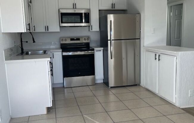 2 beds, 1 bath, 800 sqft, $1,195, Unit 19D