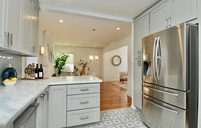 Executive style living with excellent location! 525 9th Ave