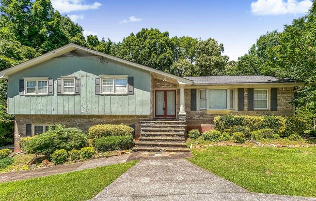 Spacious 3 BR/2 BA Duplex in Austell!