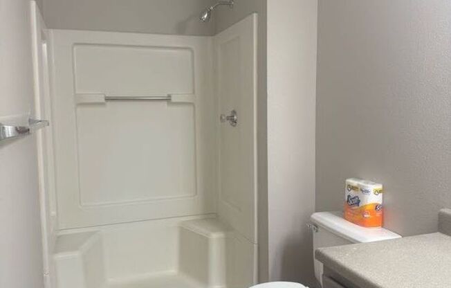 2 beds, 2 baths, 1,070 sqft, $1,675, Unit 12-202