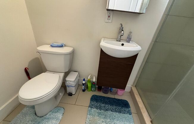 3 beds, 3 baths, 787 sqft, $1,875, Unit Unit 10