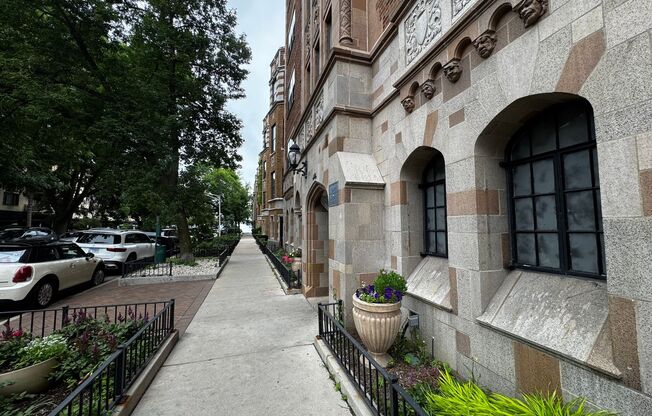 1 bed, 1 bath, $1,750, Unit 1202