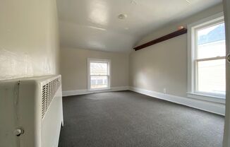 2 beds, 1 bath, $900, Unit UNIT 2