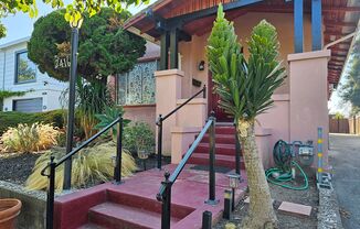 "Sunshine Delight: Spacious 3-Bedroom Home in North Berkeley!"