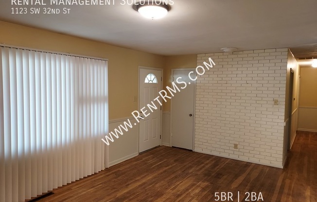 1123 SW 32 ST