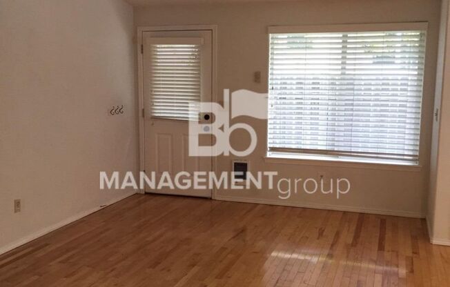 Well maintained Overlook neighborhood tri-plex!