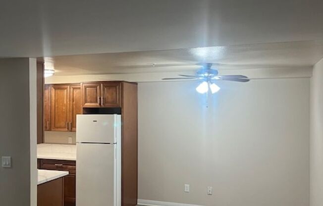 2 beds, 1 bath, $2,300, Unit 26