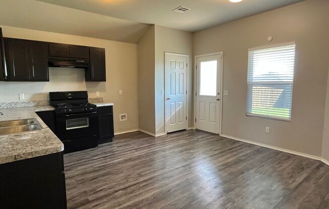 3 beds, 2 baths, $1,545