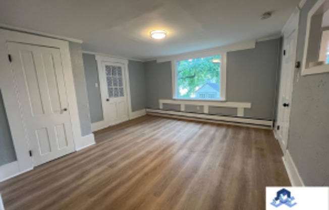 2 beds, 1 bath, $1,550, Unit 8