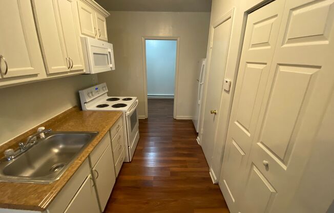 1 bed, 1 bath, 388 sqft, $965, Unit 21