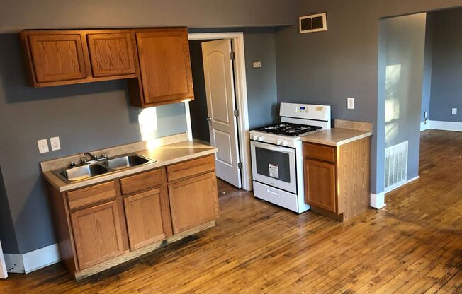 2 beds, 1 bath, 900 sqft, $995, Unit 3374 #4