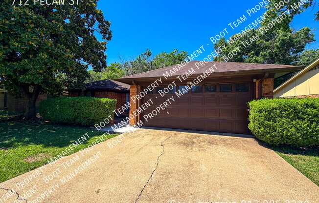 712 PECAN ST