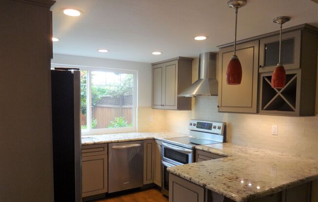 Beautiful Willow Glen 3 Bedroom 2.5 Bath End Unit Town-home!