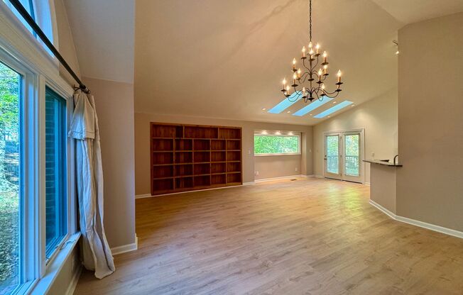 Wonderful Carrboro house with a walk out lower level suite!