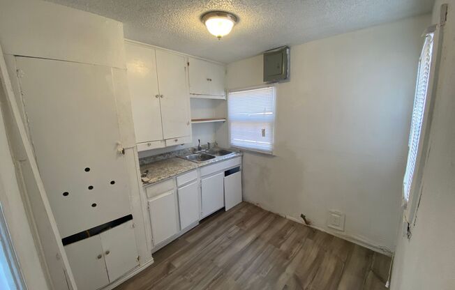 1 bed, 1 bath, 252 sqft, $650, Unit Unit B (back)