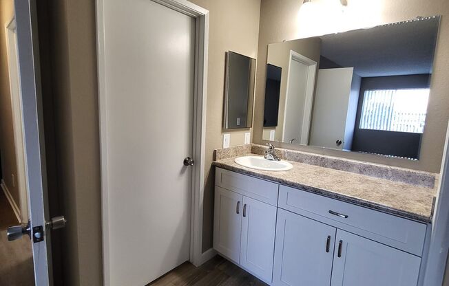 2 beds, 1.5 baths, 840 sqft, $2,450, Unit 658 - 166