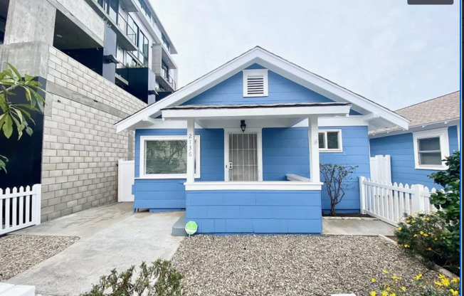 Don't miss out!! 2 Br/1 BA Home!!