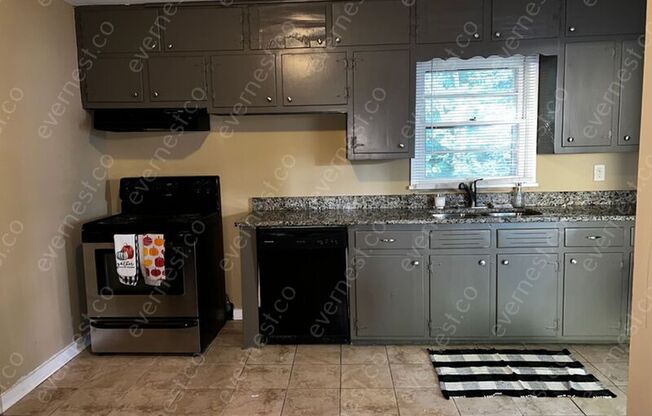 1228 LYNN ACRES DR