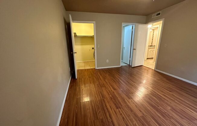 2 beds, 1.5 baths, $895