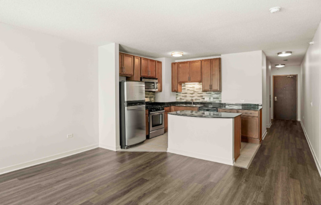 585 W KINZIE ST