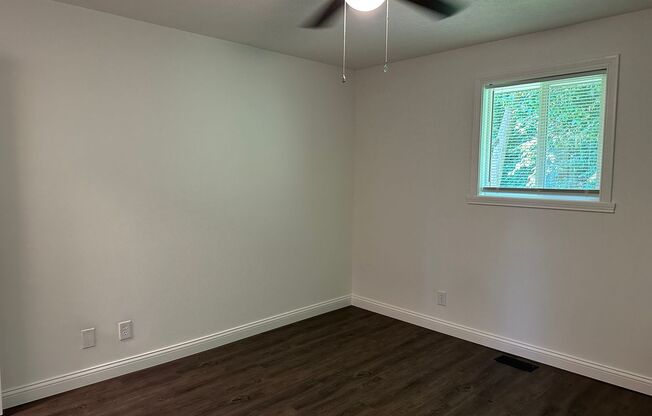 3 beds, 1 bath, 1,300 sqft, $1,450, Unit 3001