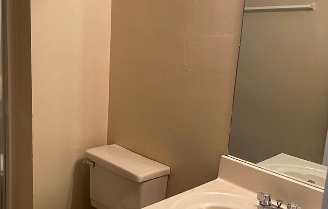 1909 S. Milledge Ave #2 | 2 BED 2.5 BATH TOWNHOUSE + COMMUNITY POOL