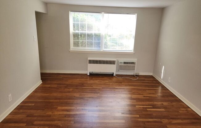 2 beds, 1 bath, 897 sqft, $2,195, Unit A-19