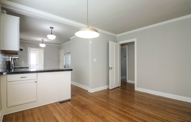 3324 E 4 ST