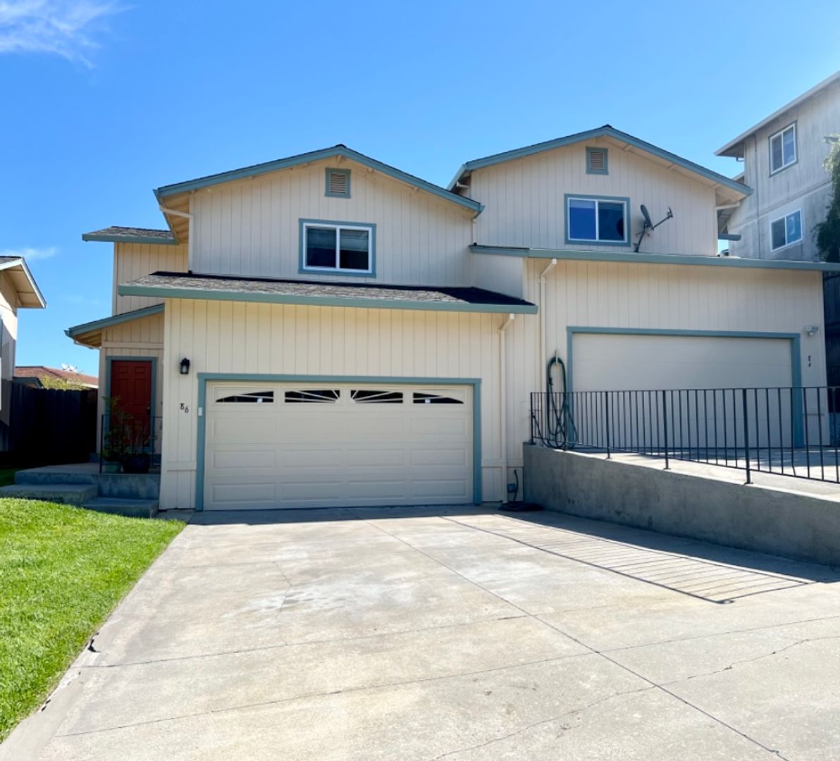 Beautiful Townhome Located in Watsonville!